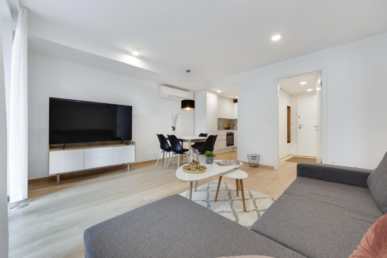 Central Apartment With Private Garage Laibach Exterior foto