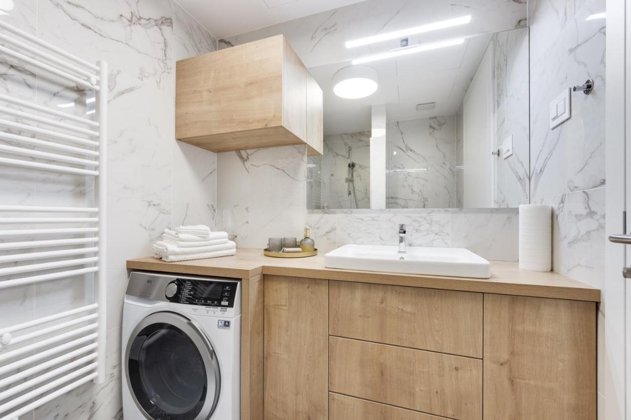 Central Apartment With Private Garage Laibach Exterior foto